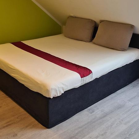 Helles Apartment In Berlin-Mariendorf Bagian luar foto